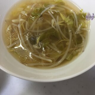 創味シャンタンで☆もやしとしめじの野菜スープ☆